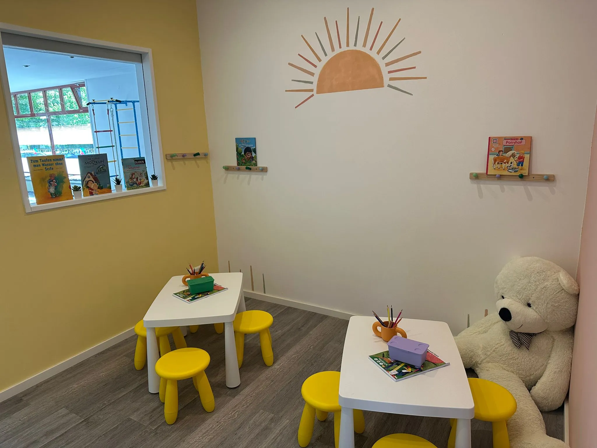 Einblick in die Turnhalle Lunexi Kids Club