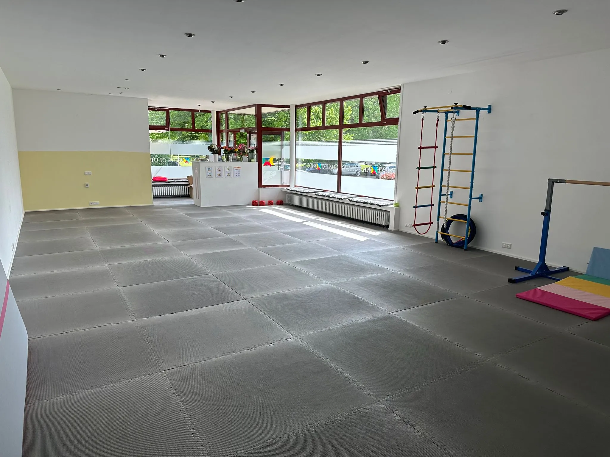 Einblick in die Turnhalle Lunexi Kids Club